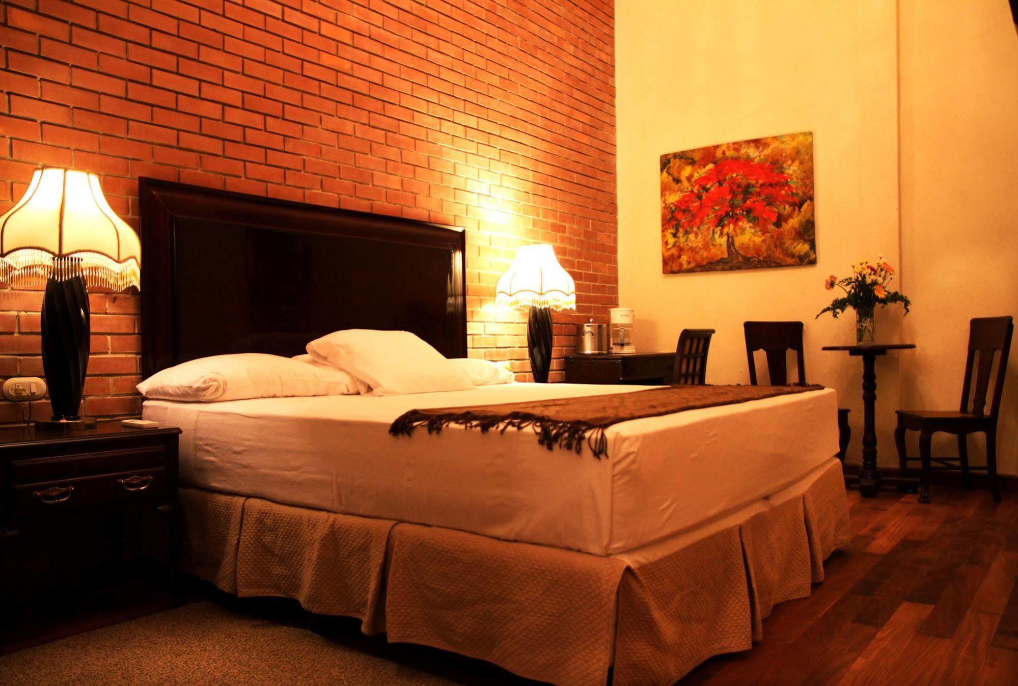 Hotel Los Altos Estelí エクステリア 写真